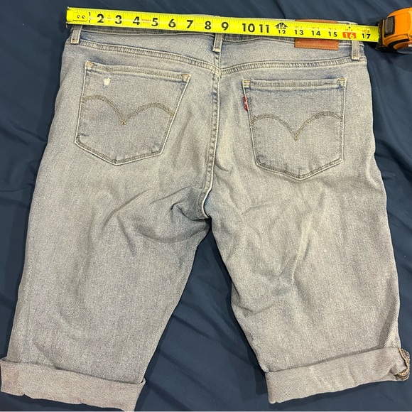 Levis shorts for sale in good condition - Picture 1 of 4
